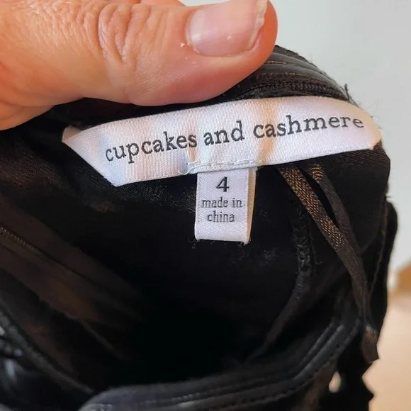 Cupcakes and Cashmere, women’s 4, black fitted jumper with short flutter sleeves - Picture 9 of 9